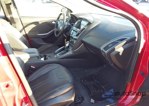 2012 Ford Focus Titanium z USA, uszkodzony, nr VIN 1FAHP3N25CL292456